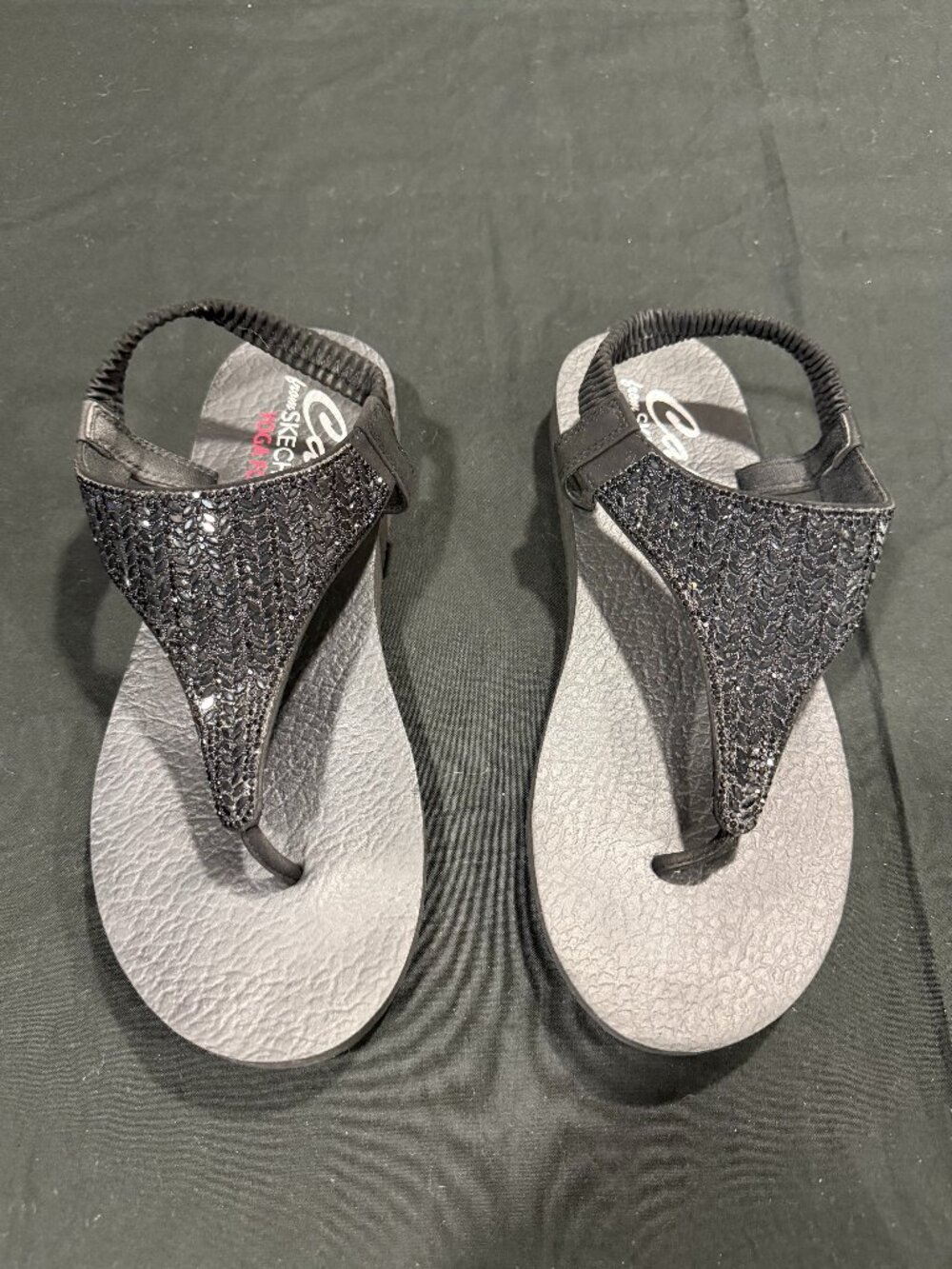 Skechers Cali Yoga Foam Rhinestone Black Thong Sandals Women’s Size 9